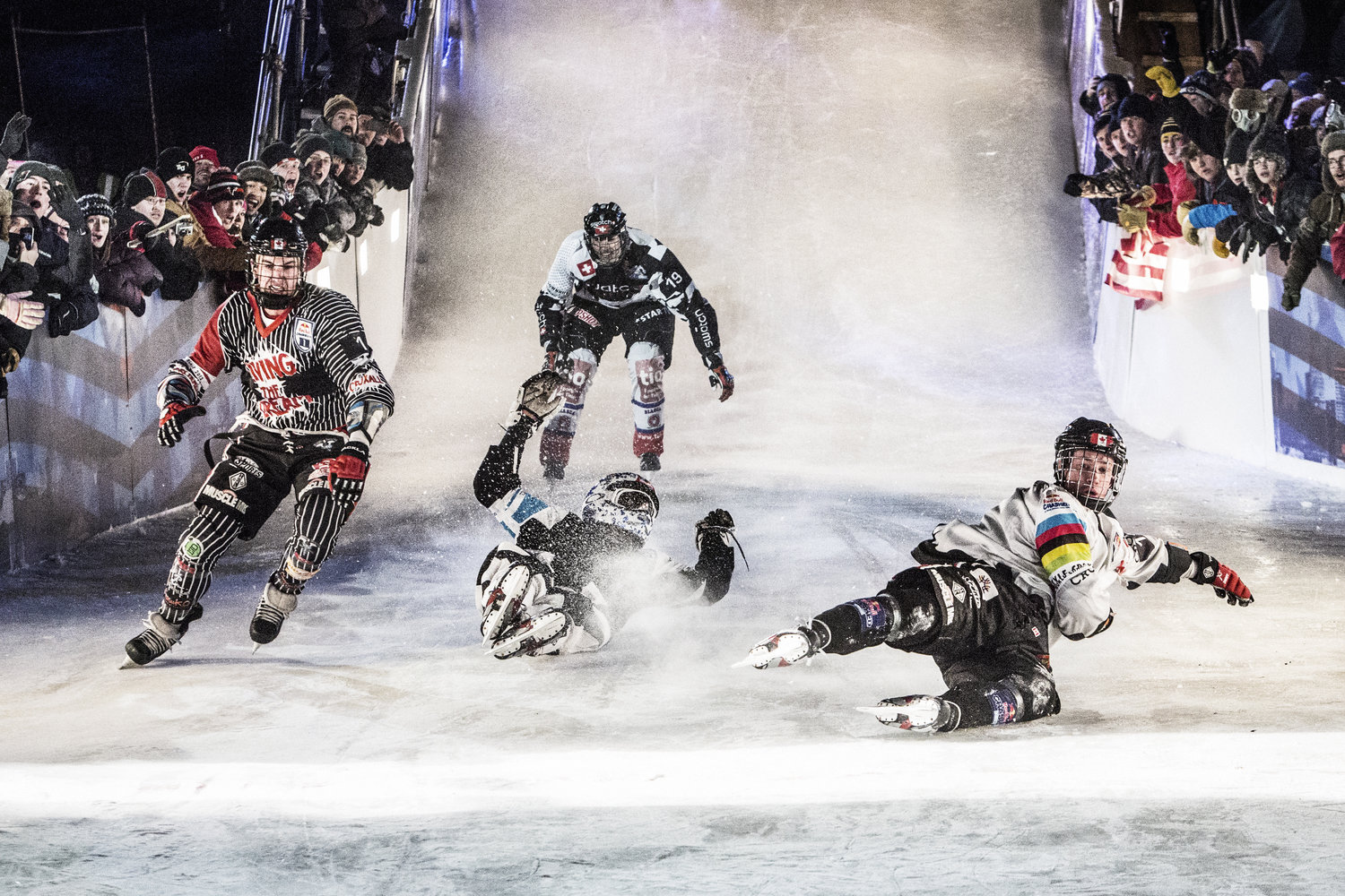 Айс кросс. Айс кросс даунхилл. Red bull crashed Ice. Red bull crashed Ice Москва. Ice Cross Downhill Москва.